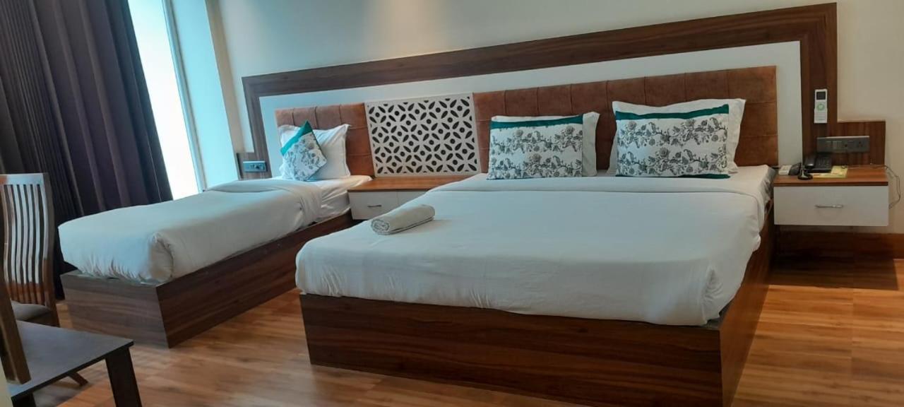 Hotel White House 350 Mtr From Golden Temple 암리차르 외부 사진