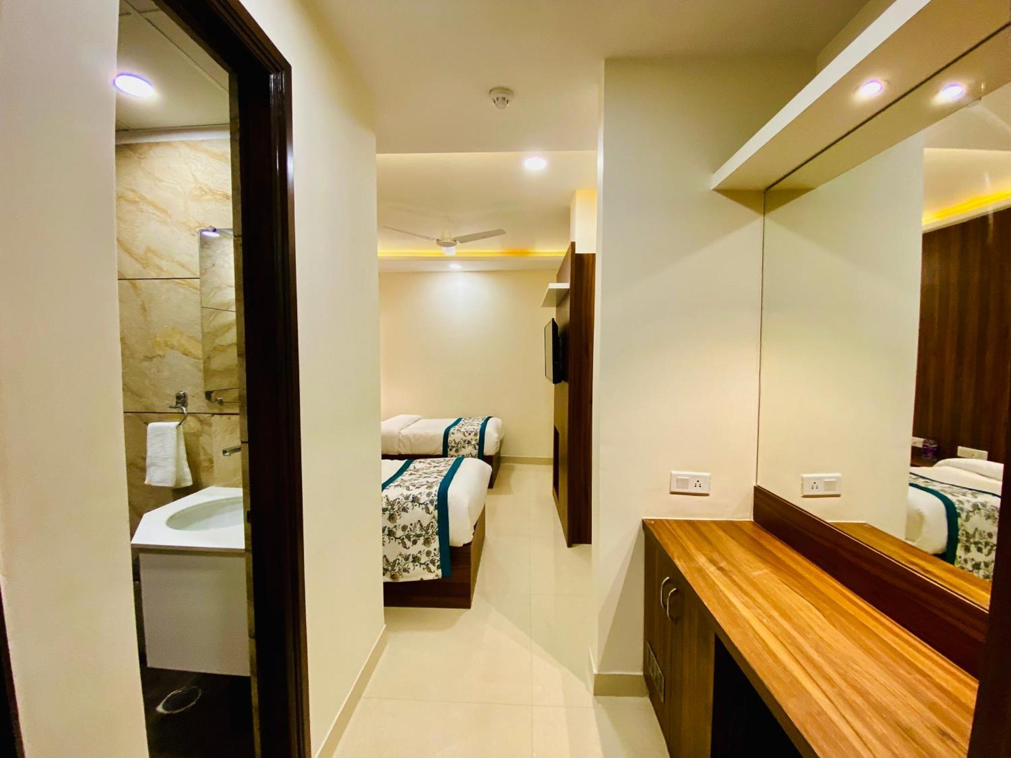 Hotel White House 350 Mtr From Golden Temple 암리차르 외부 사진