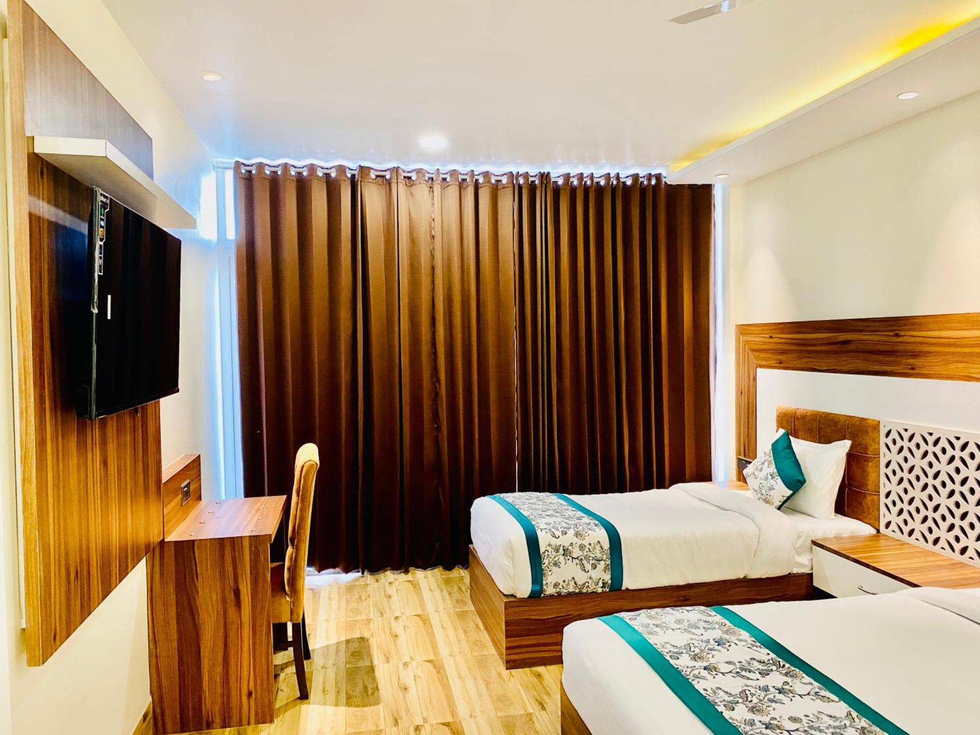 Hotel White House 350 Mtr From Golden Temple 암리차르 외부 사진