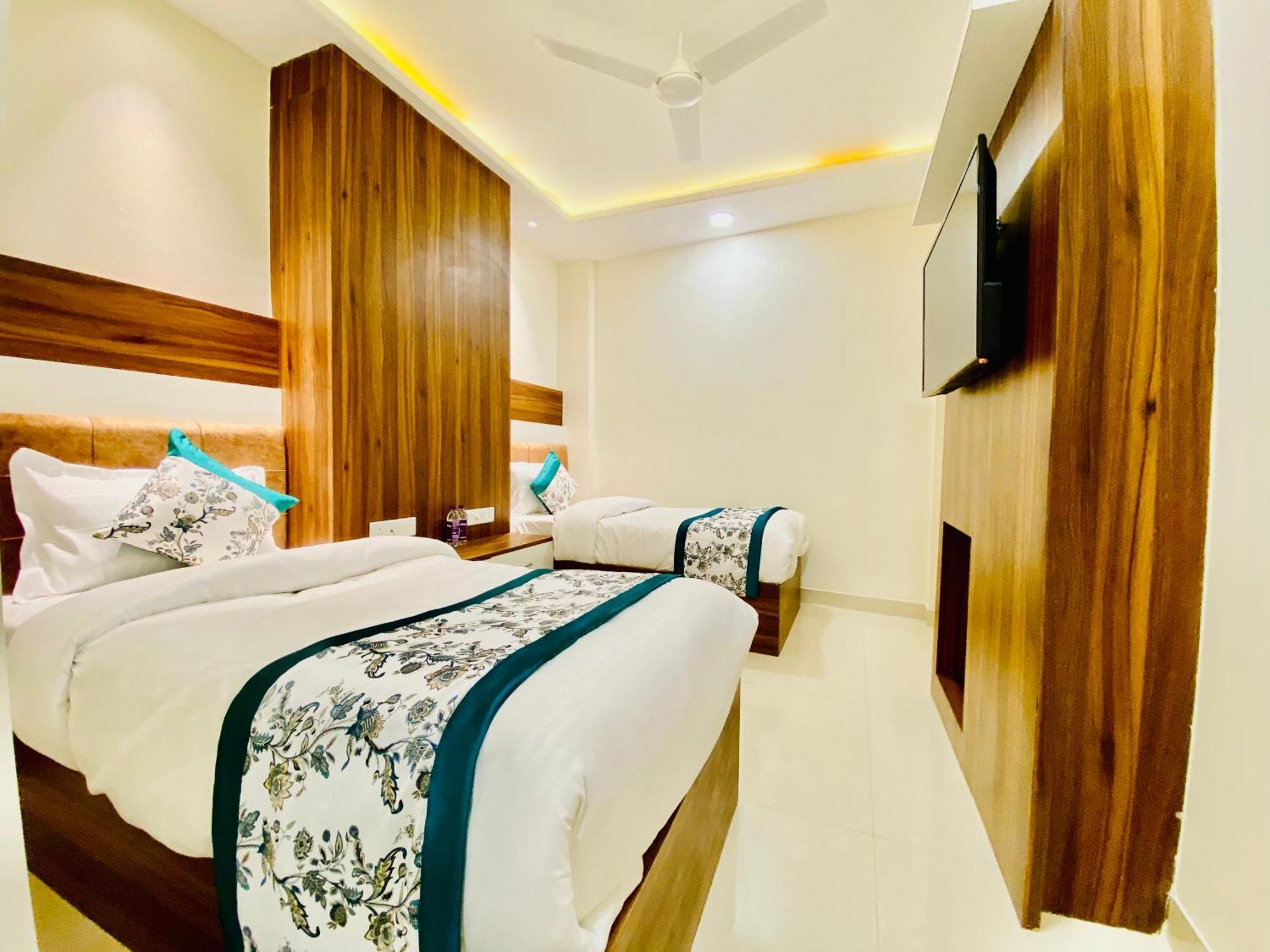 Hotel White House 350 Mtr From Golden Temple 암리차르 외부 사진