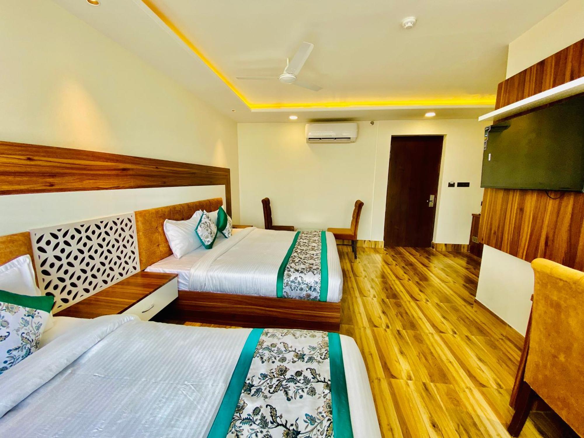 Hotel White House 350 Mtr From Golden Temple 암리차르 외부 사진