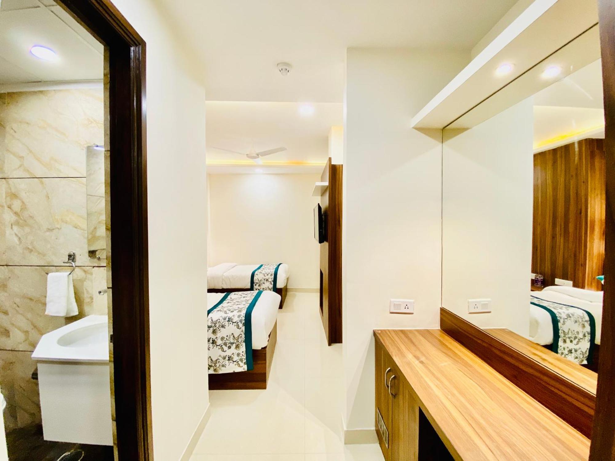 Hotel White House 350 Mtr From Golden Temple 암리차르 외부 사진