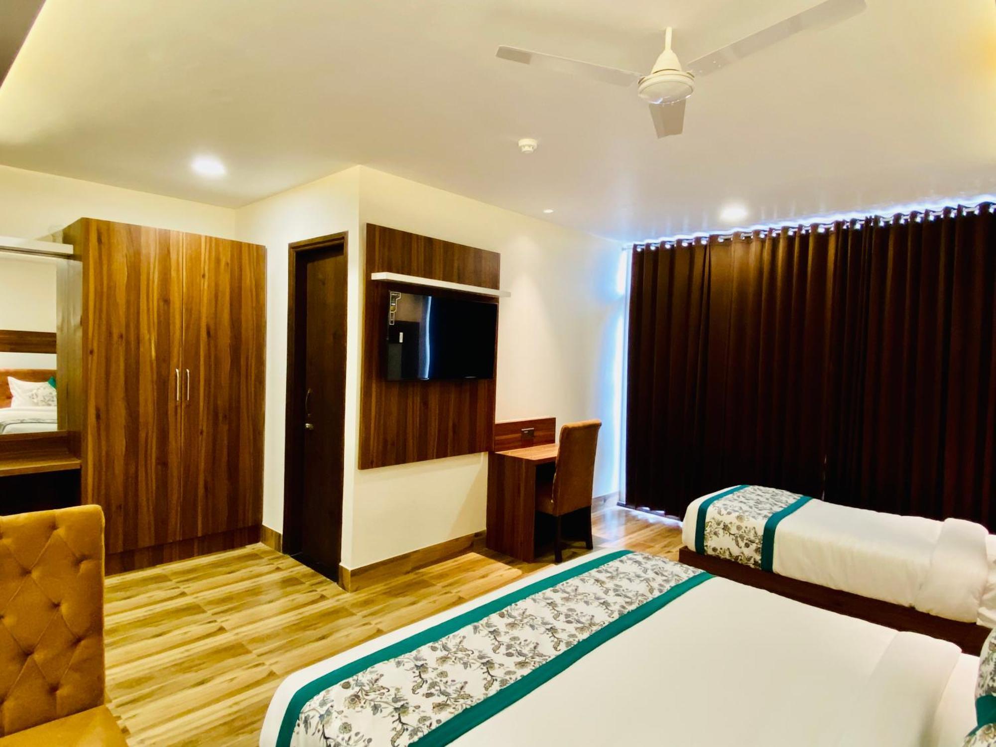 Hotel White House 350 Mtr From Golden Temple 암리차르 외부 사진