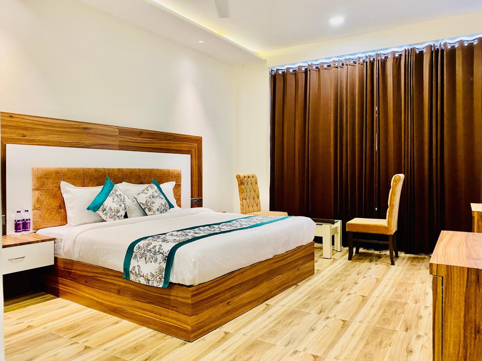 Hotel White House 350 Mtr From Golden Temple 암리차르 외부 사진