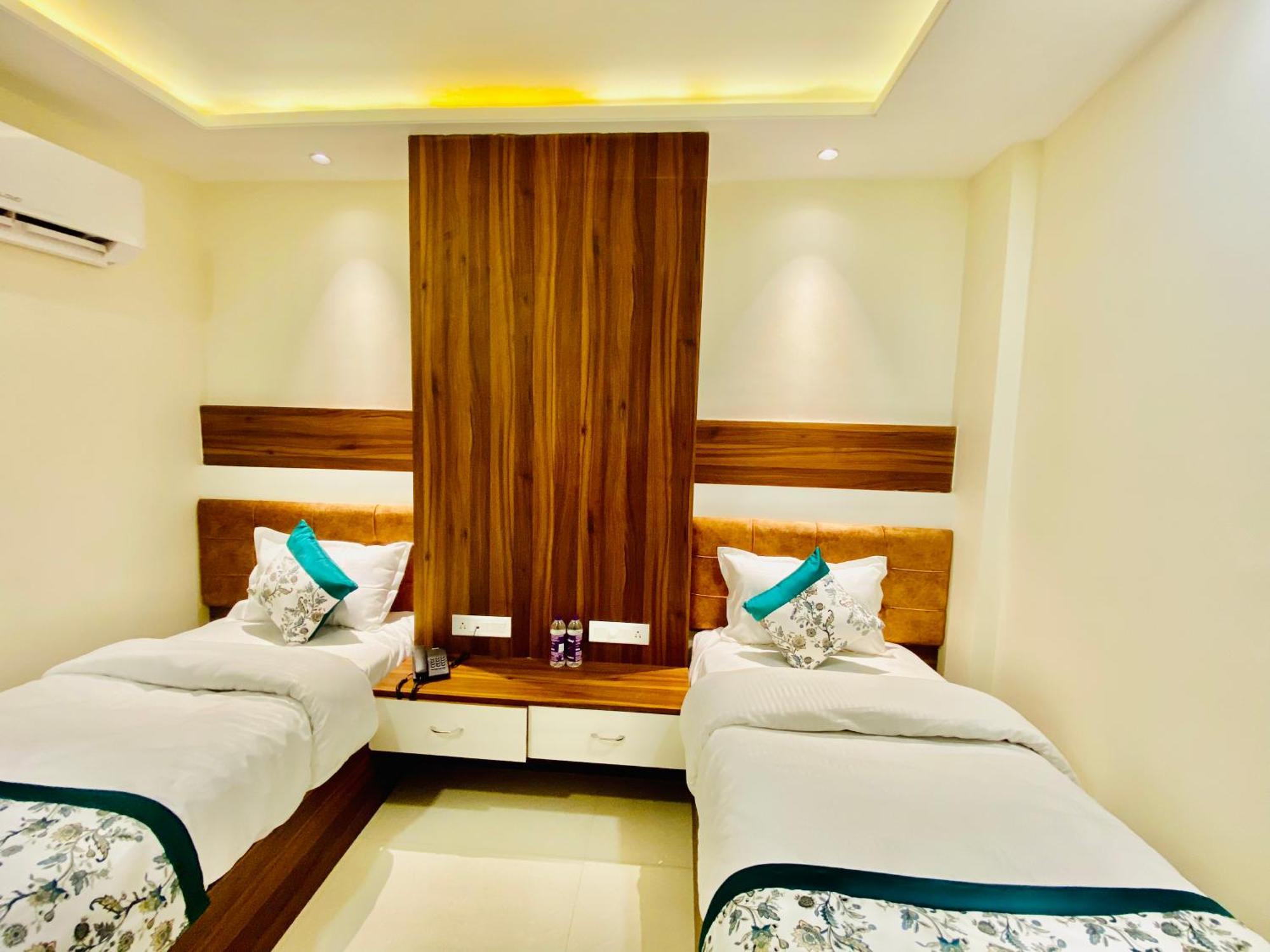 Hotel White House 350 Mtr From Golden Temple 암리차르 외부 사진