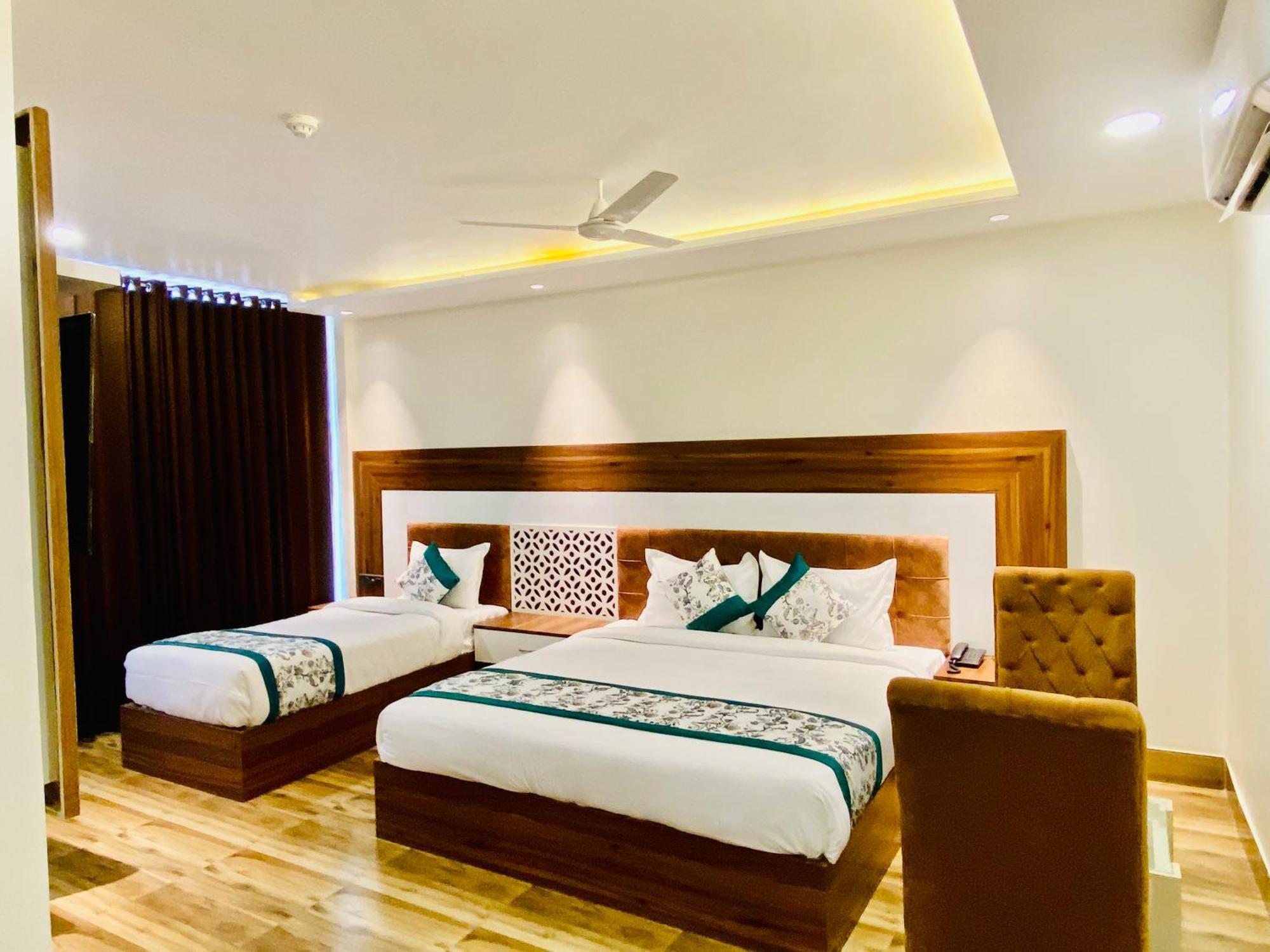 Hotel White House 350 Mtr From Golden Temple 암리차르 외부 사진