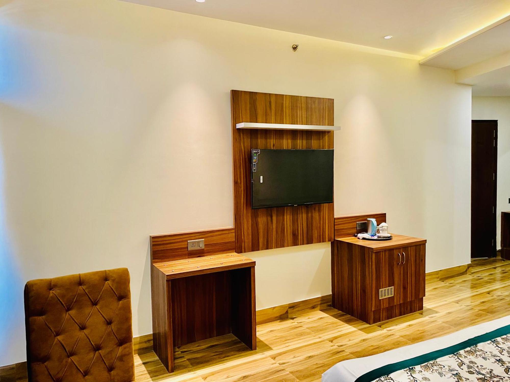Hotel White House 350 Mtr From Golden Temple 암리차르 외부 사진