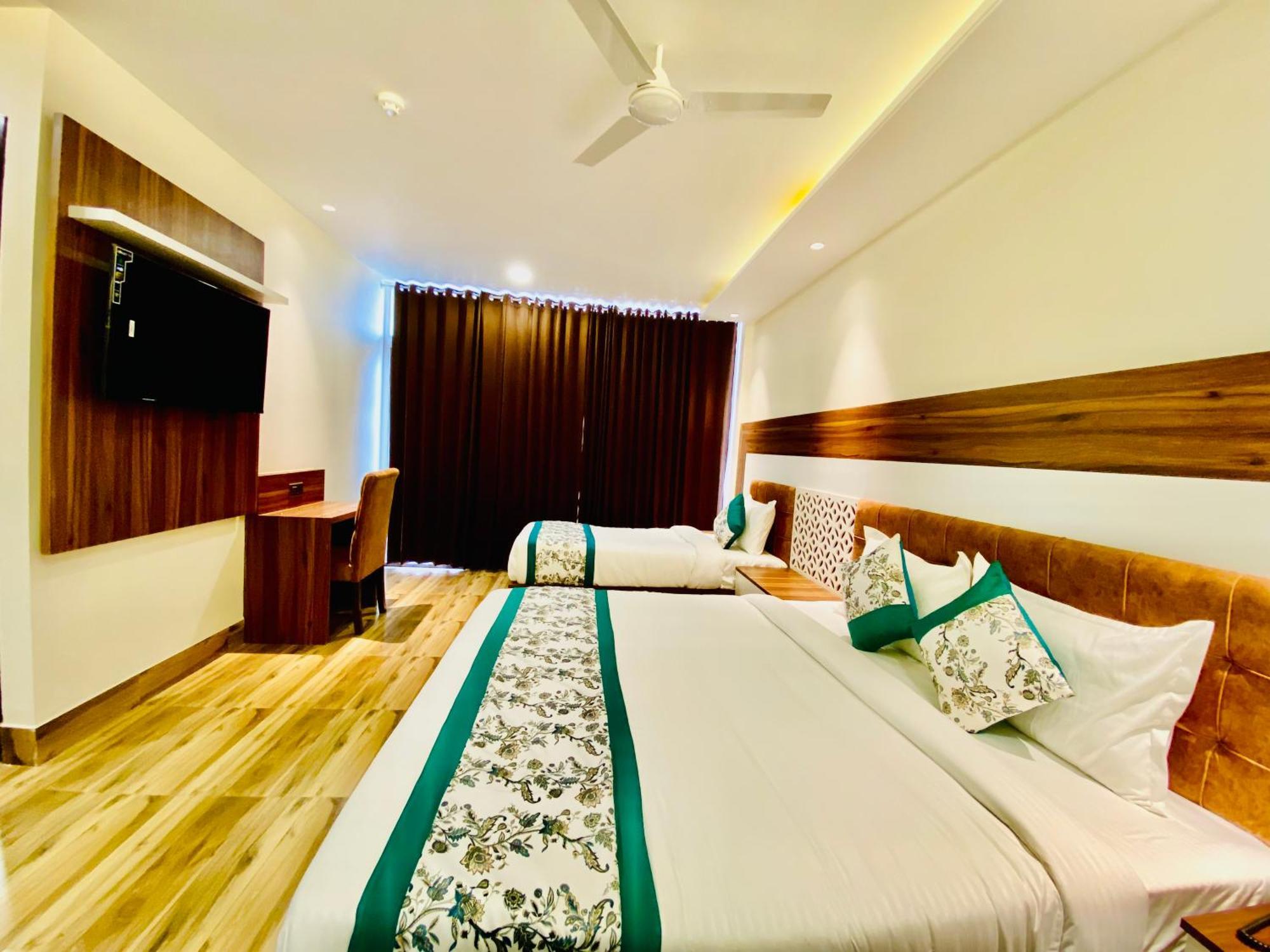 Hotel White House 350 Mtr From Golden Temple 암리차르 외부 사진