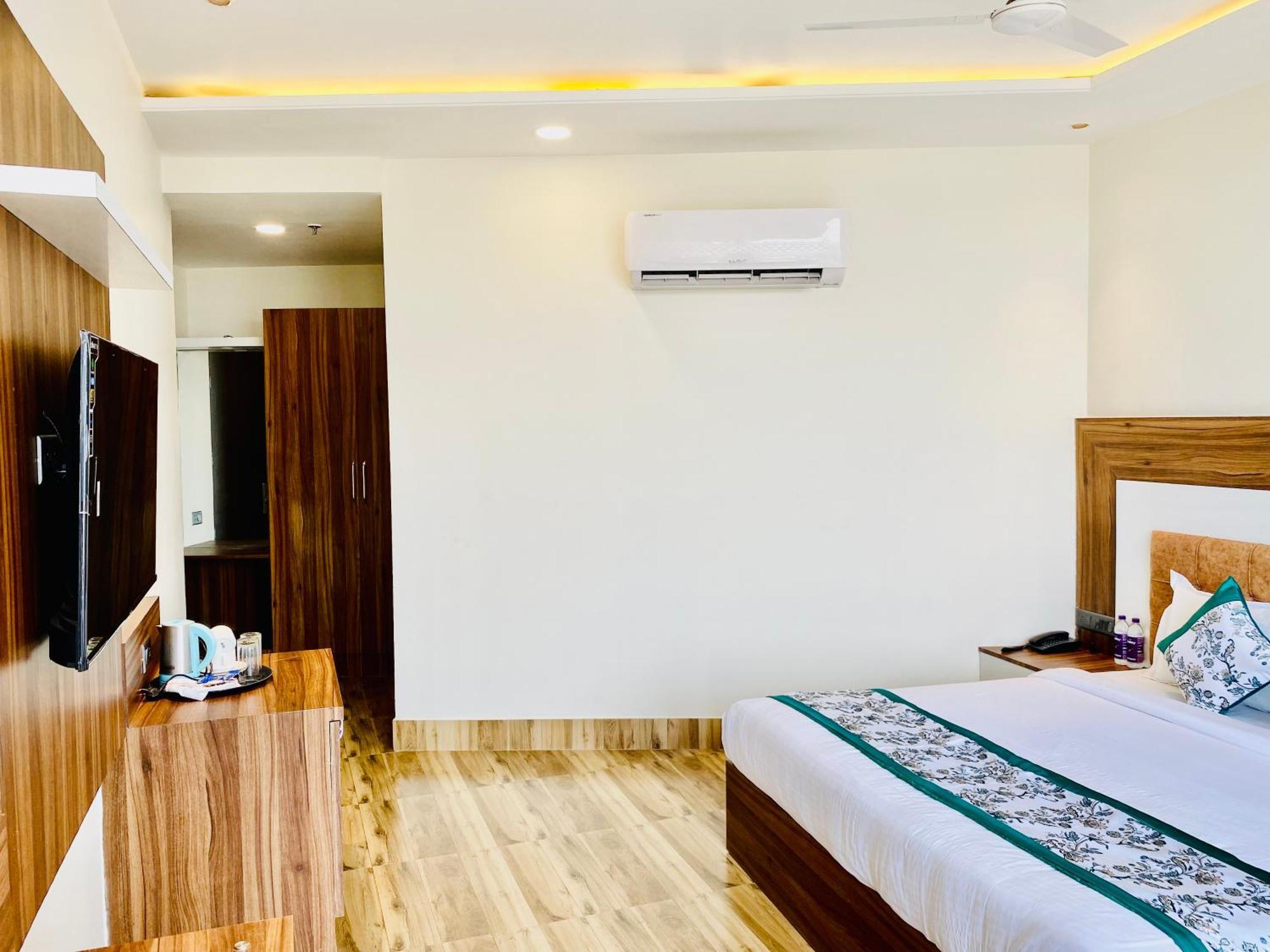 Hotel White House 350 Mtr From Golden Temple 암리차르 외부 사진