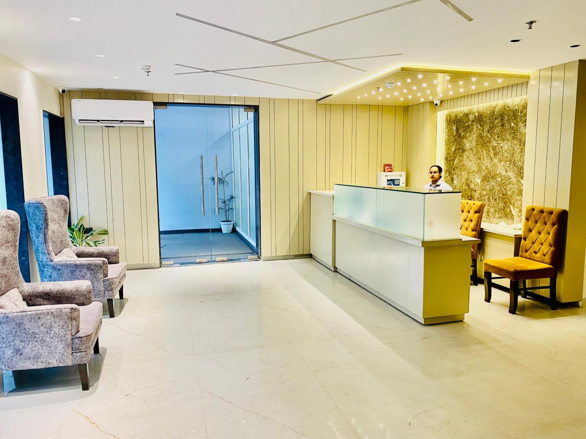 Hotel White House 350 Mtr From Golden Temple 암리차르 외부 사진