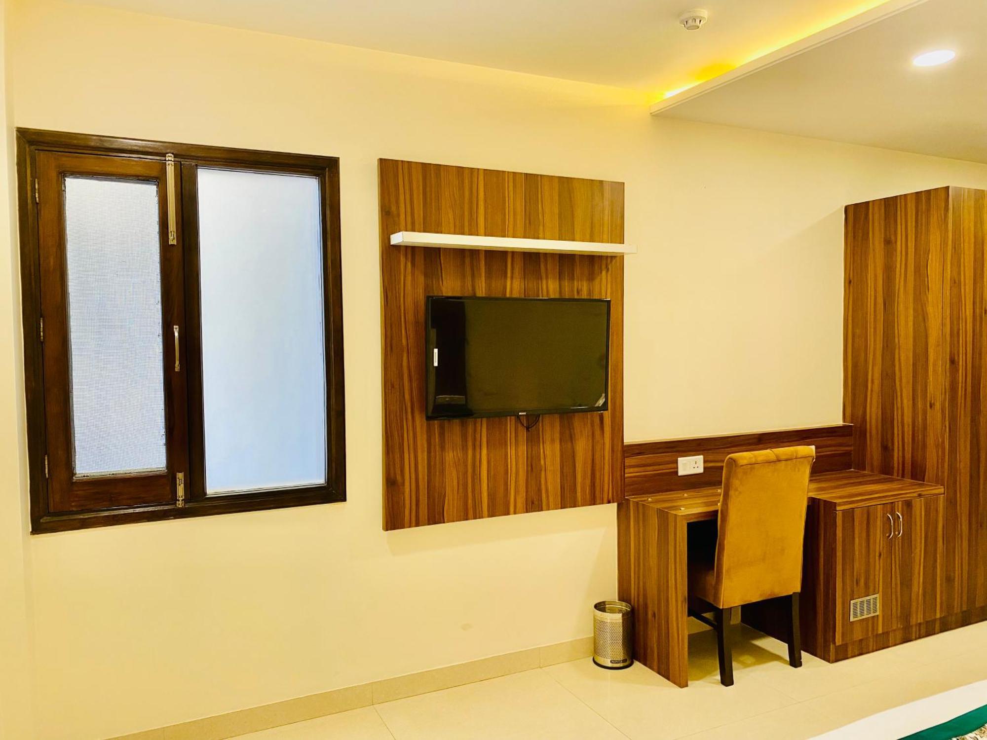 Hotel White House 350 Mtr From Golden Temple 암리차르 외부 사진