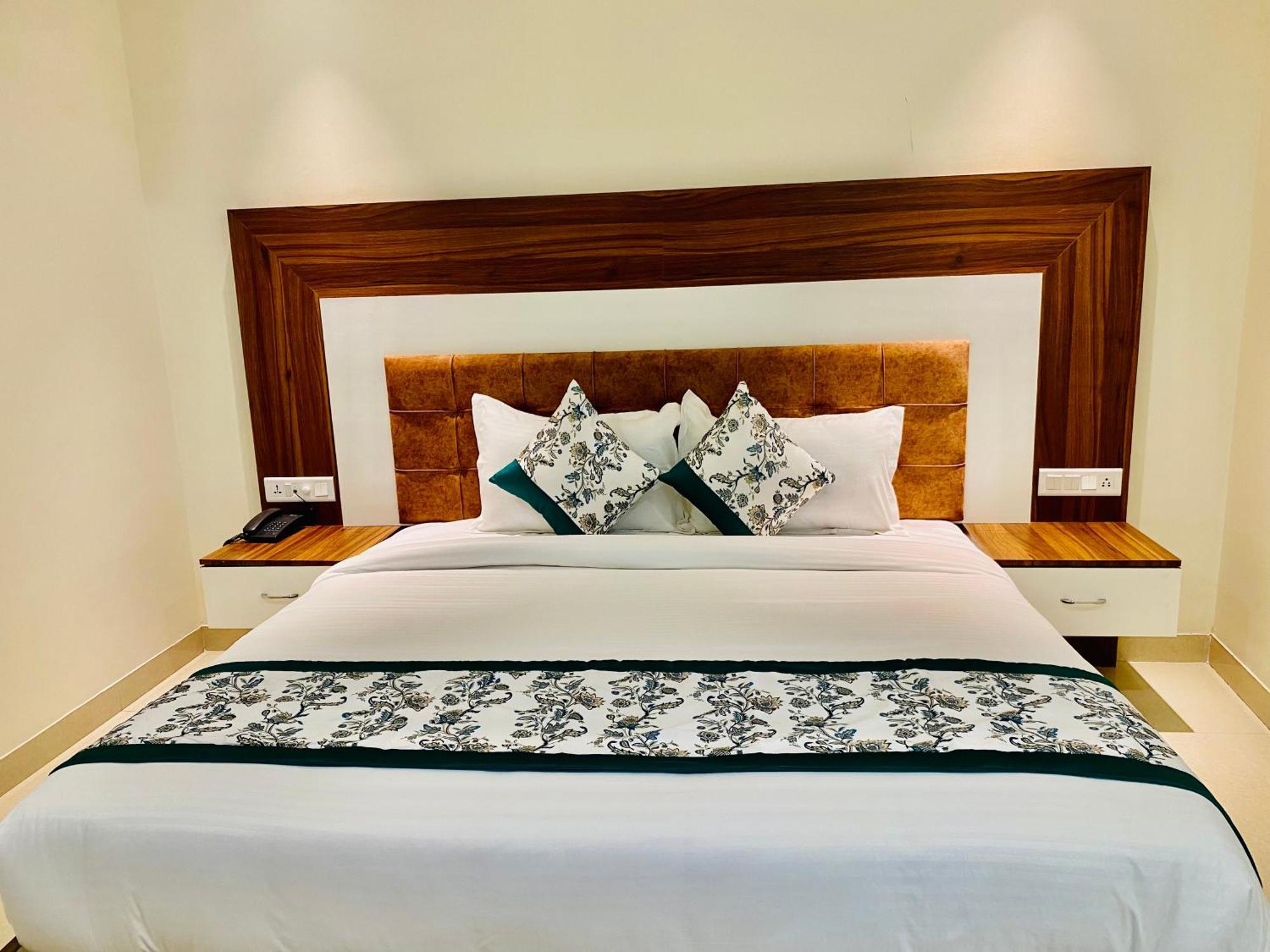Hotel White House 350 Mtr From Golden Temple 암리차르 외부 사진