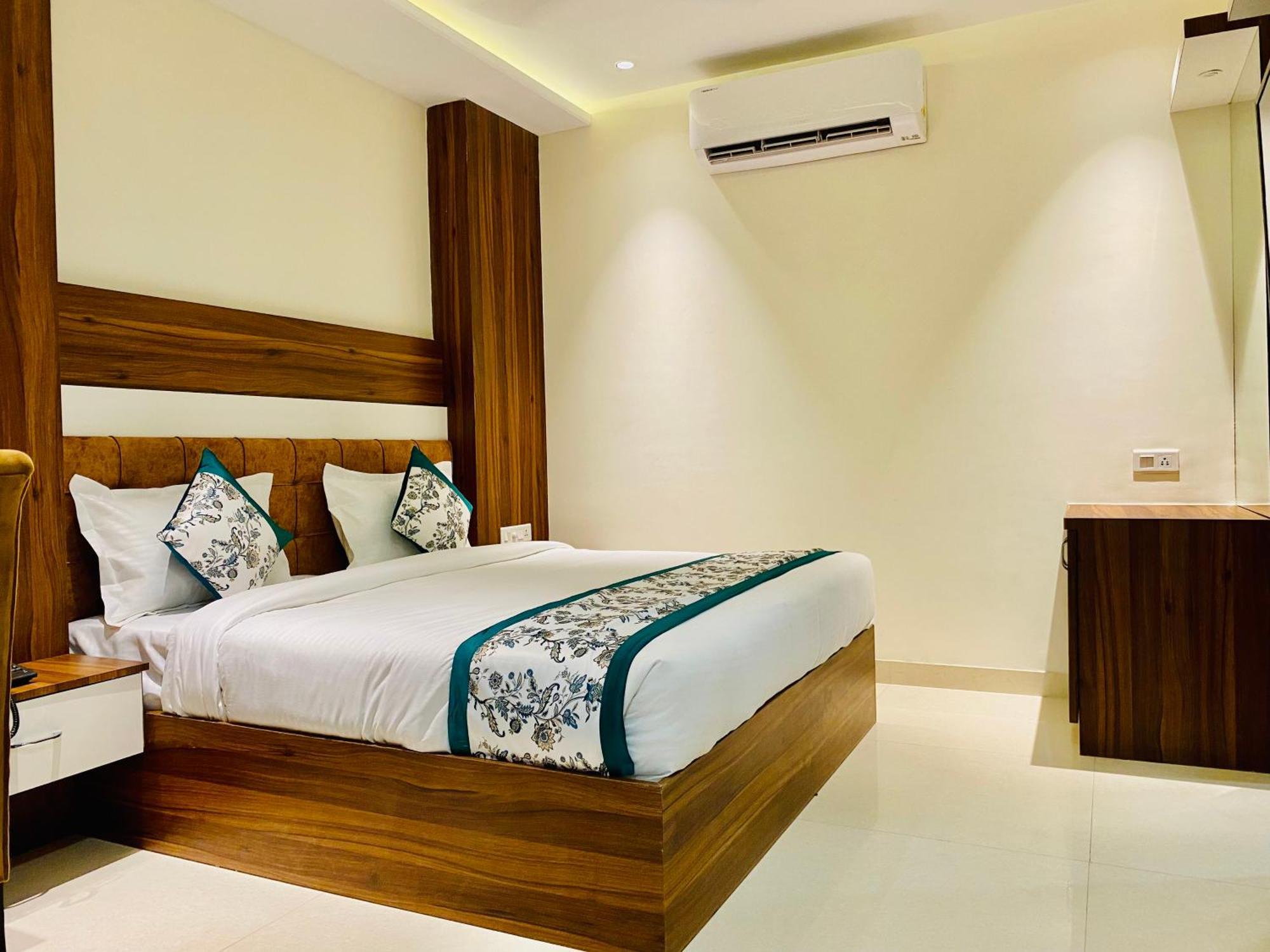 Hotel White House 350 Mtr From Golden Temple 암리차르 외부 사진